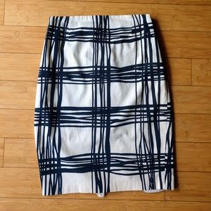 Express Pencil Skirt in black-and-white print